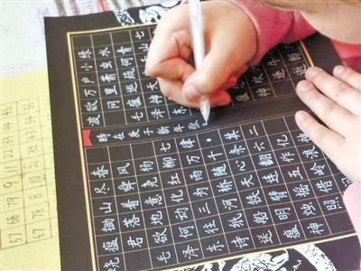 驚艷！9歲小女娃手寫“印刷體”字帖