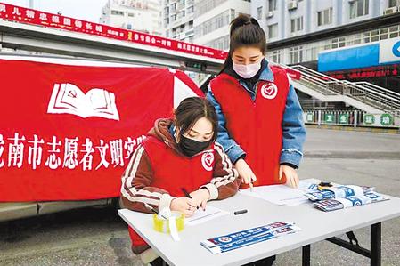 這個春天，那一抹鮮亮的“志愿紅”　——隴原志愿者戰(zhàn)“疫”記