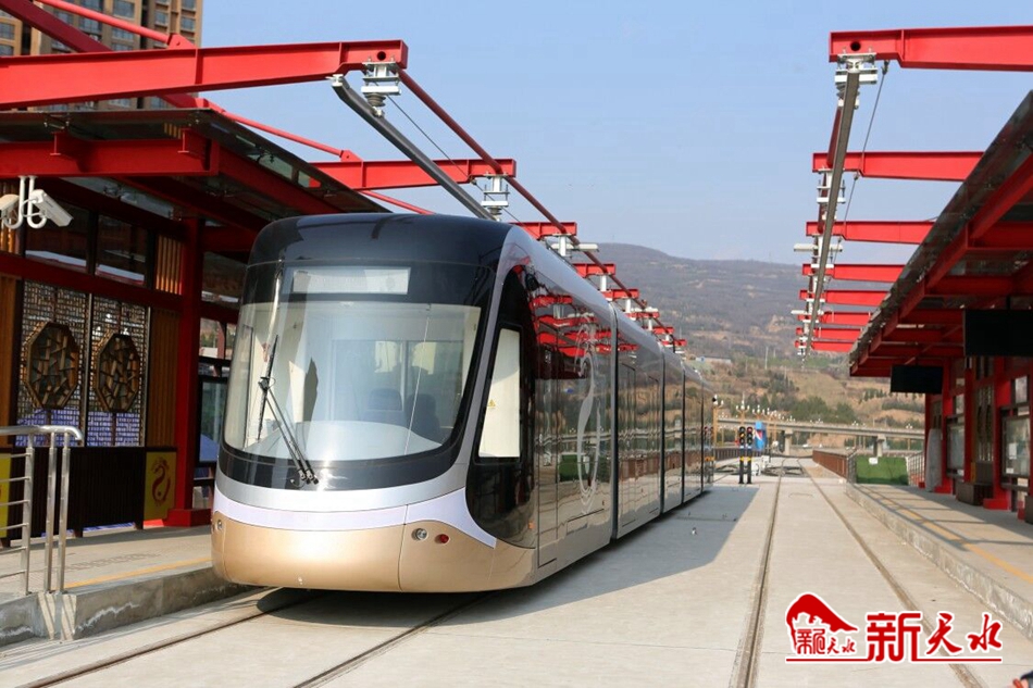 王銳調(diào)研有軌電車(chē)示范線一期工程、工業(yè)博物館等項(xiàng)目建設(shè)情況
