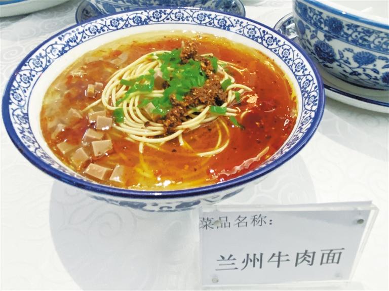 品香茗吃美食 還能K歌跳舞 “環(huán)西部火車游”專列爽得很！