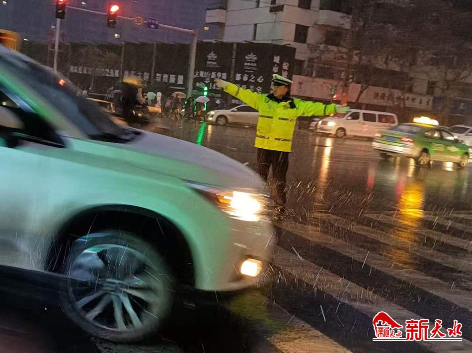 風(fēng)雪襲來，天水最美“警色”在路上！
