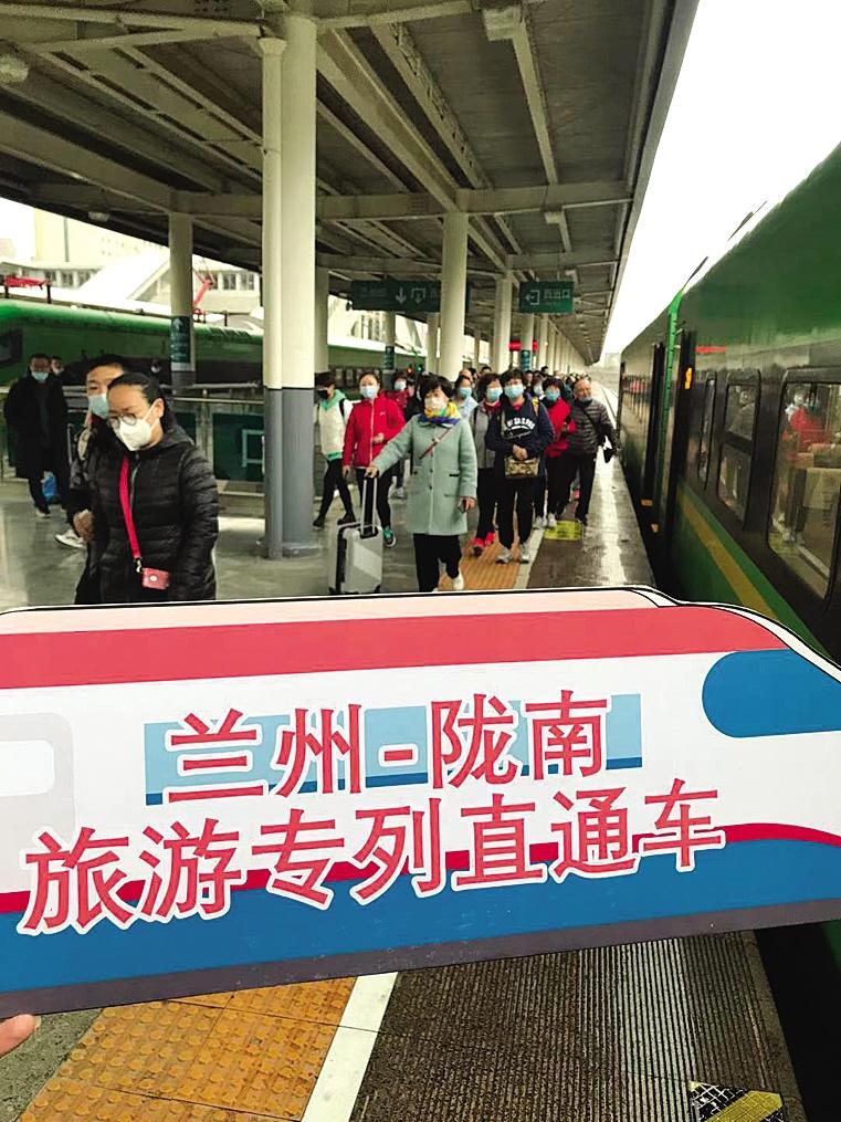 環(huán)西部火車游”春游專列開(kāi)啟踏青之旅