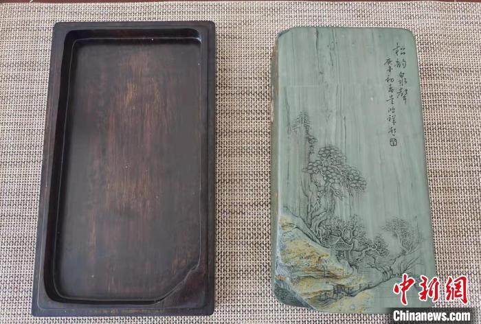 圖為盧保勝為提升洮硯文化內(nèi)涵，制作“一硯一銘、一盒一拓”成品展示?！堟?攝