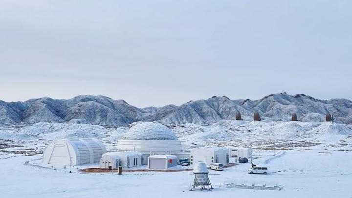 2023年12月14日拍攝的甘肅省金昌市“火星1號(hào)基地”雪后景象。新華社發(fā)(李婷 攝)
